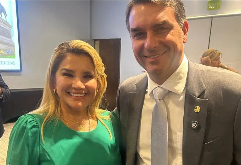 Ex-presidente da Bolívia declara apoio à candidatura de Flávio Bolsonaro