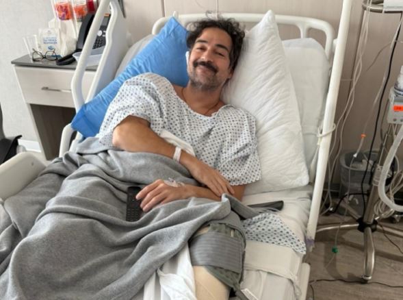 Ex-RBD, Alfonso Herrera passa por cirurgia no joelho e mostra recuperação no hospital