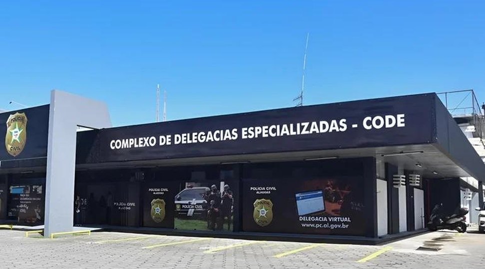 Homem é preso após agredir mãe idosa e usar cartão da aposentadoria dela em Maceió