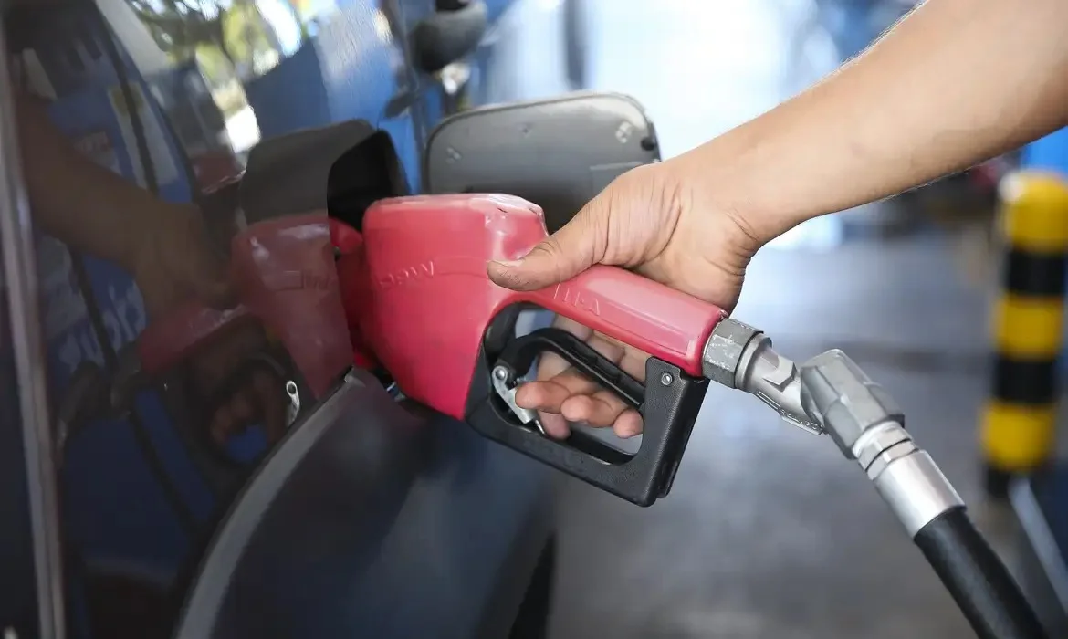 ICMS sobre gasolina, diesel e gás de cozinha terá reajuste em fevereiro de 2027