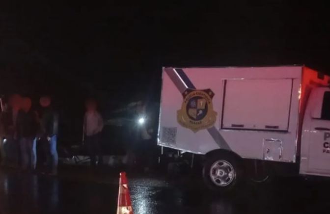 Idoso morre em acidente com batida frontal entre carro e caminhão