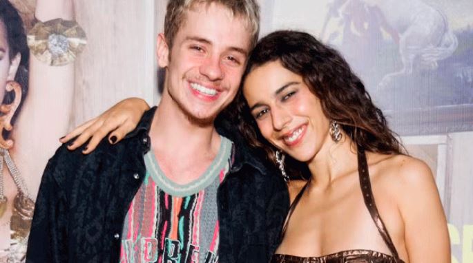 Juliano Floss interage com Marina Sena pela primeira vez