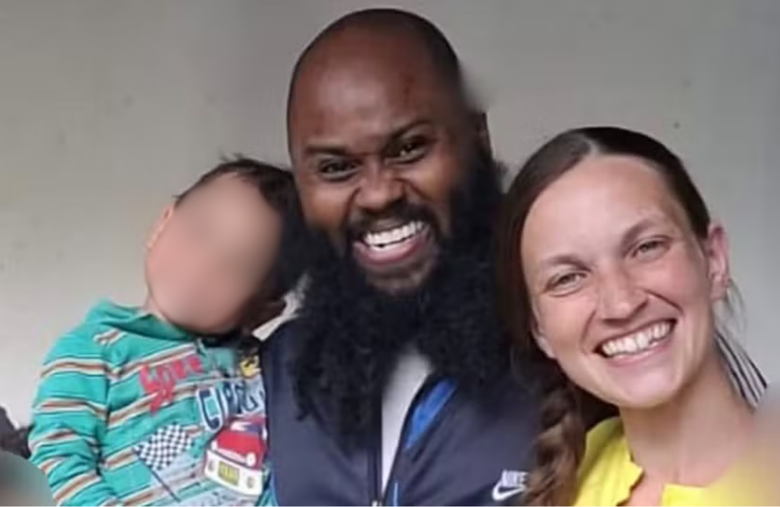 Justiça concede liberdade provisória à mãe de menino de 3 anos que morreu após agressões no RS