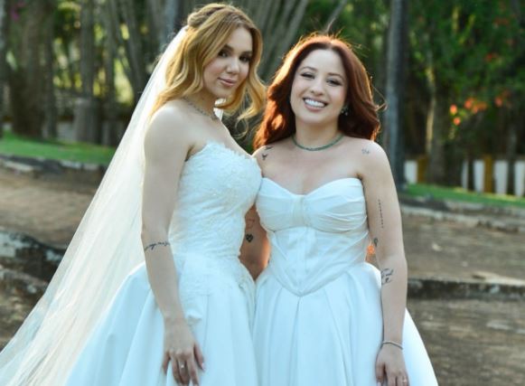 Mari Fernandez e Júlia Ribeiro celebram 1 ano de casadas dias após chegada da 1ª filha