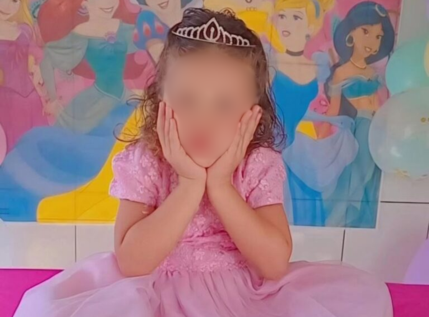Menina de 3 anos morre após trave cair sobre ela durante festa; tragédia se repete