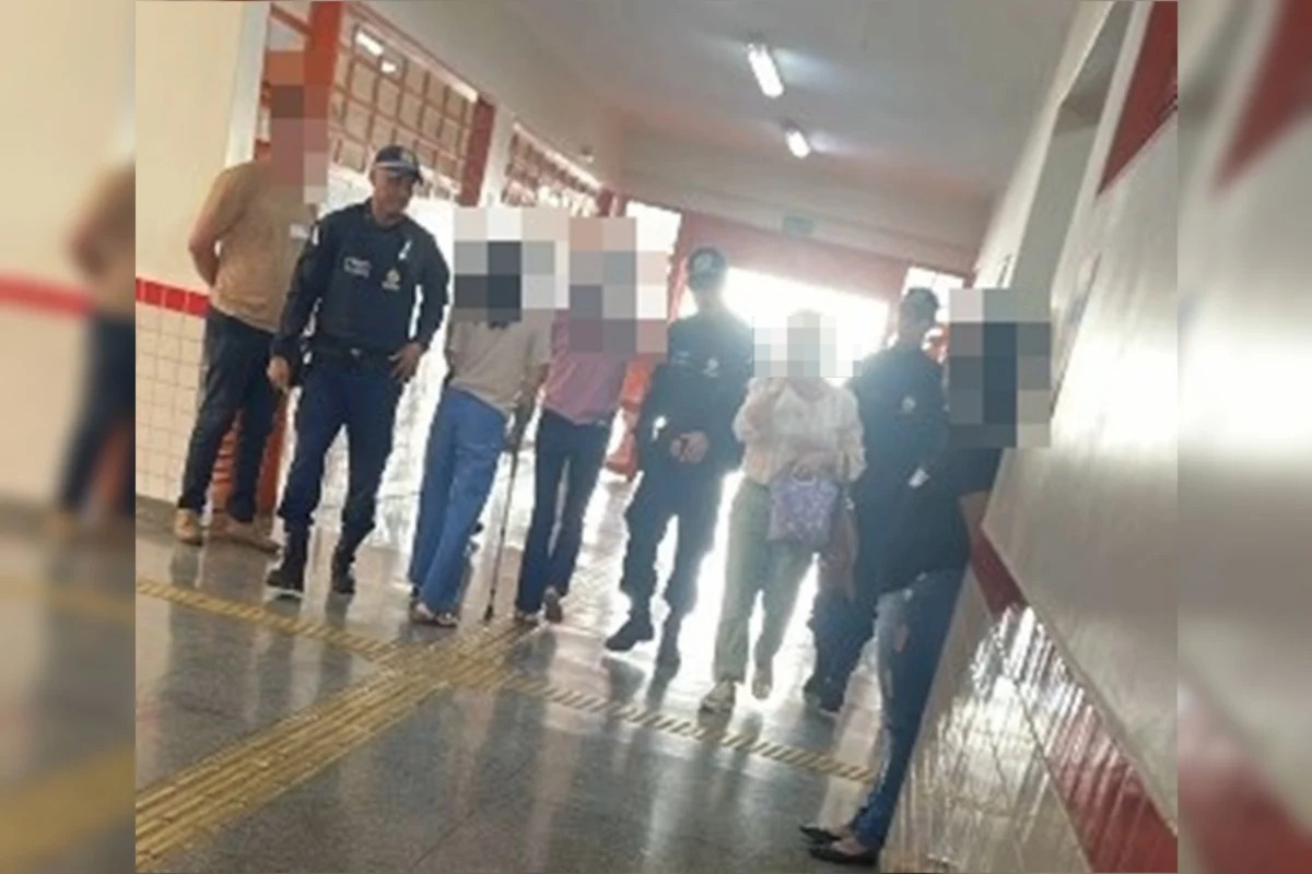 Mesária é presa no DF suspeita de fazer campanha para Lula dentro de escola