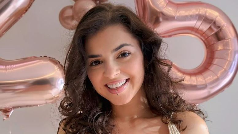Miss Bumbum revela que assinante casou com os pés dela por três meses