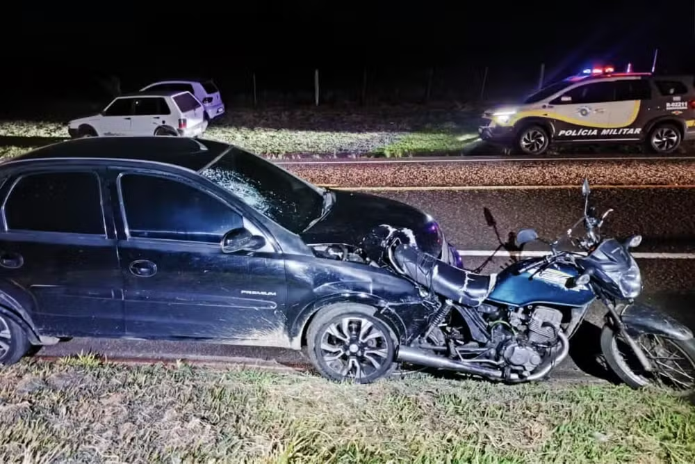 Motociclista morre após ser atingido por carro em estrada de acesso