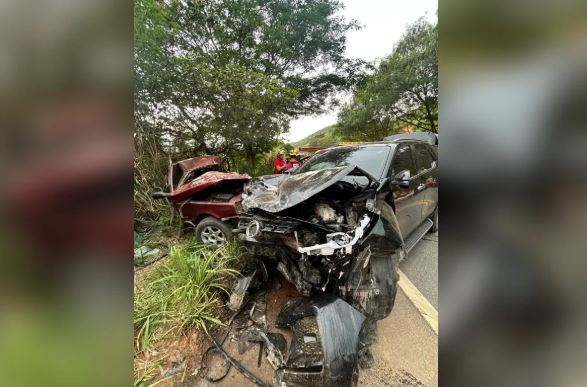 Motorista morre e criança de 2 anos é socorrida após acidente