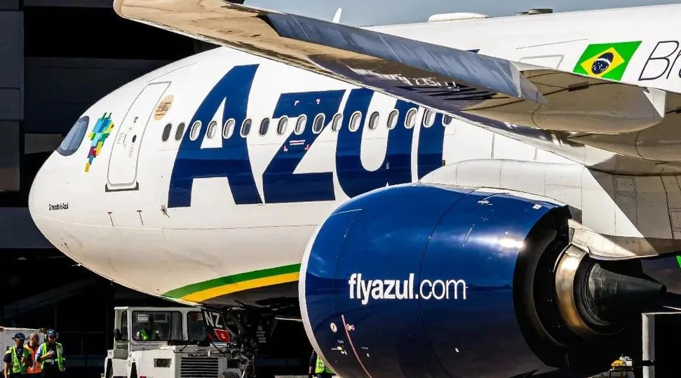 MPT processa Azul em R$ 3 milhões por assédio moral e abusos contra funcionários