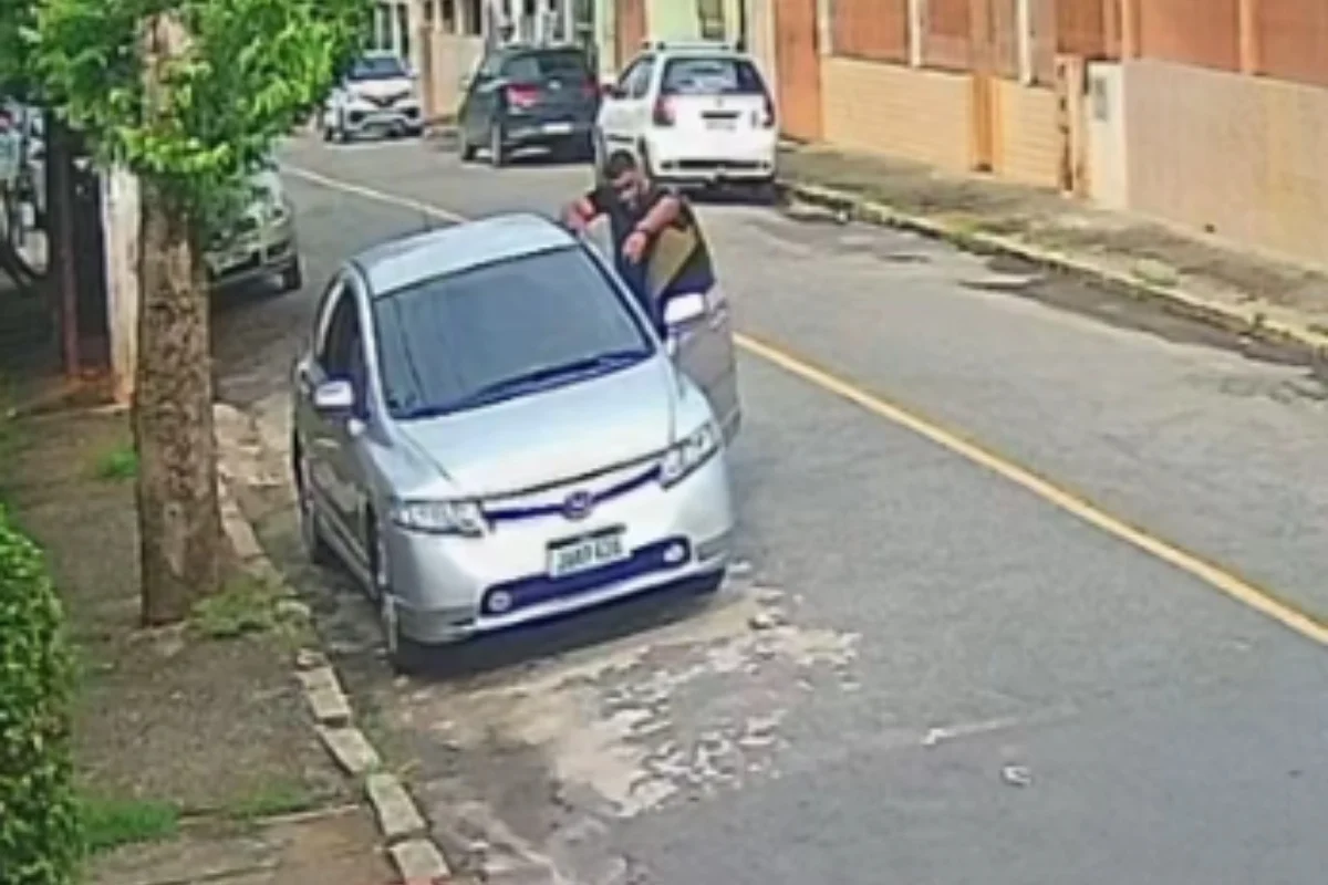 mulher é esfaqueada dentro de carro; ex-namorado é preso ao tentar fuga