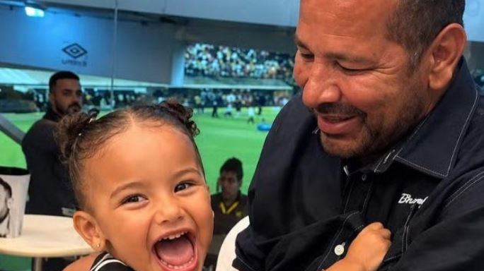 Pai de Neymar celebra os 3 anos de Mavie