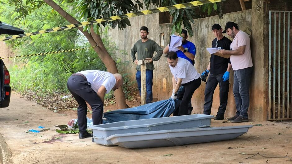 Pedreiro cai de escada enquanto podava mangueira e morre no Nova Campo Grande