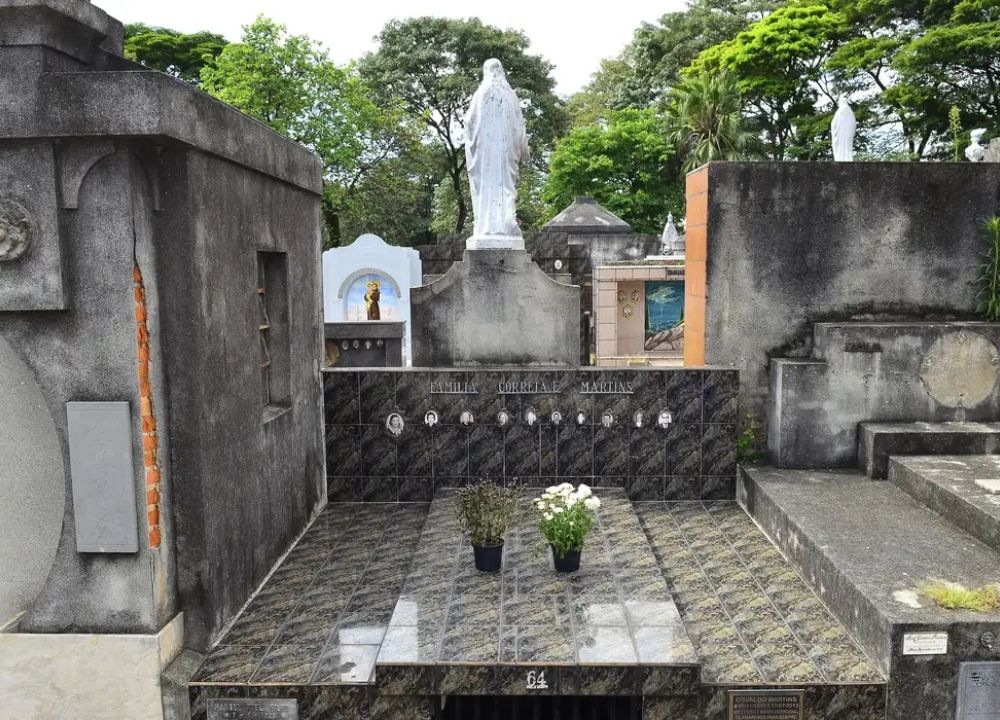 Polícia de SP investiga venda de dados de mortos a funerárias