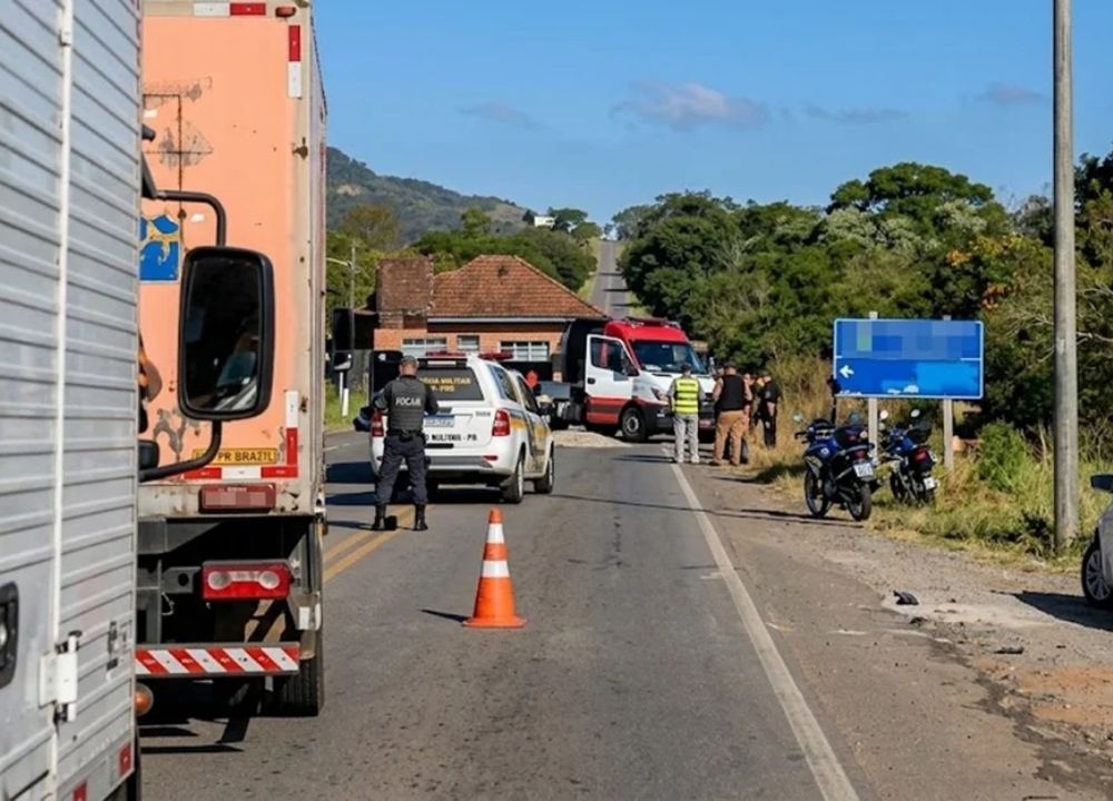 Professora morre em acidente de moto ao atropelar cachorro em rodovia