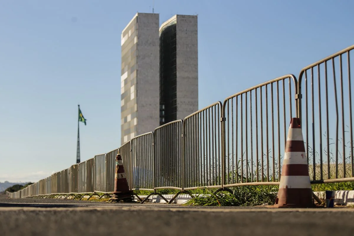 Trânsito no DF tem bloqueios e desvios neste domingo de eleição