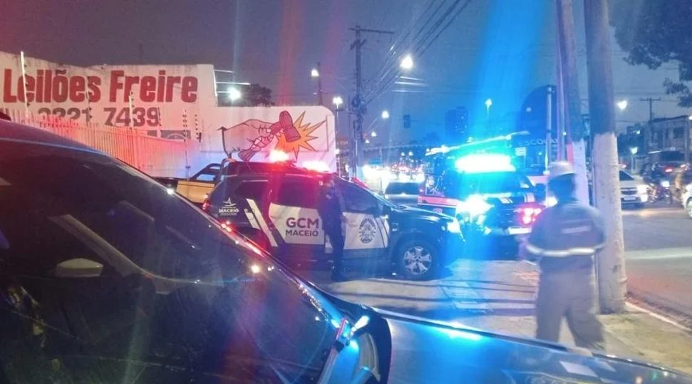 Veículo roubado em Recife é recuperado durante abordagem na Pitanguinha