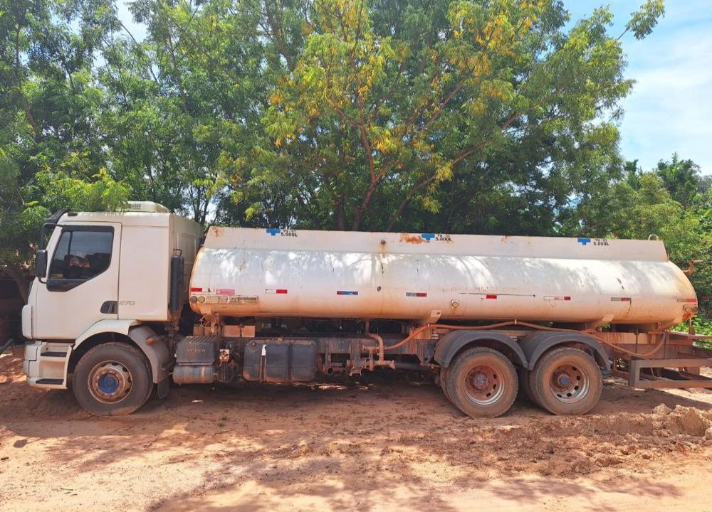 PM cumpre mandado e apreende caminhão-pipa em Monte Alegre