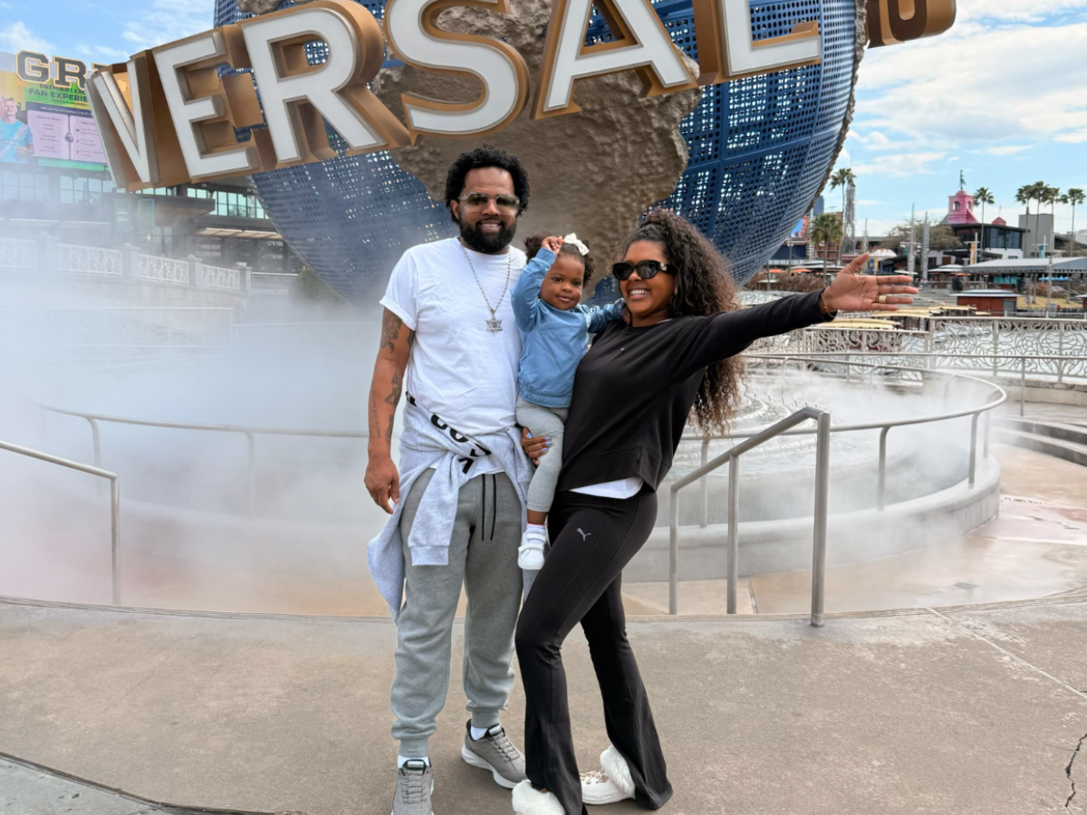 Xande de Pilares na disney com sua familia