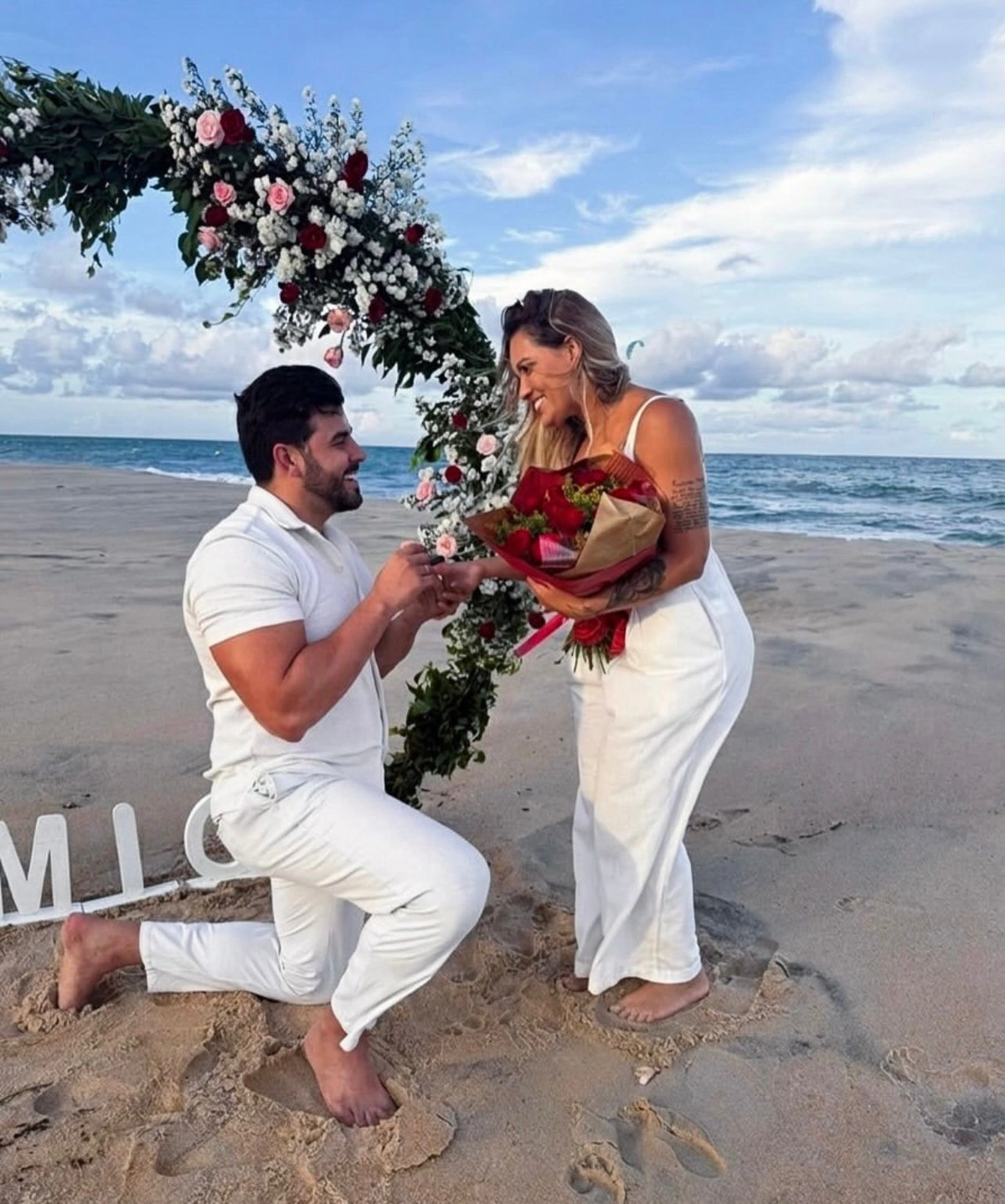 Yara Tchê é pedida em casamento