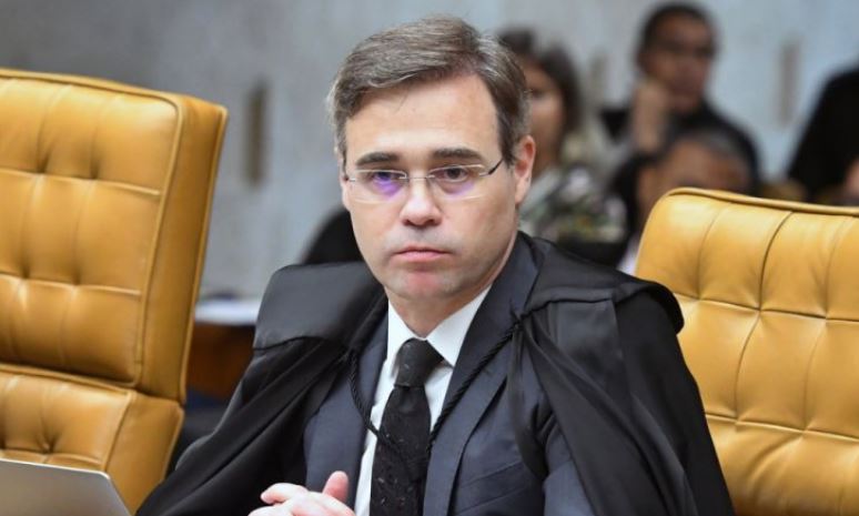 André Mendonça pede vistas e suspende julgamento sobre Eduardo Bolsonaro