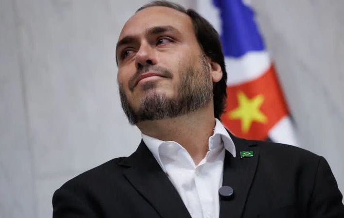 Carlos Bolsonaro critica atuação de membro do STF