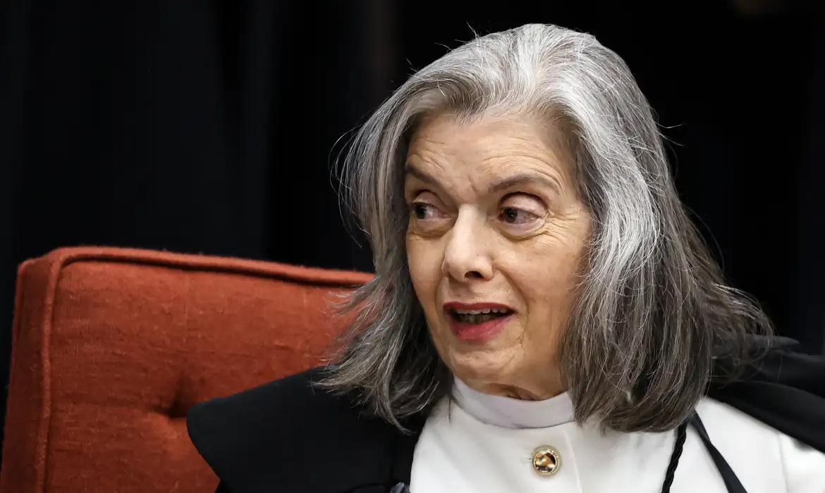 Cármen Lúcia