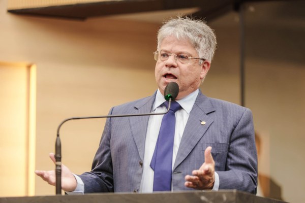 Gustavo Neiva volta a cobrar redução de impostos e critica carga tributária no Piauí