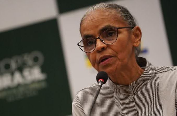Marina Silva faz mistério sobre candidatura ao Senado