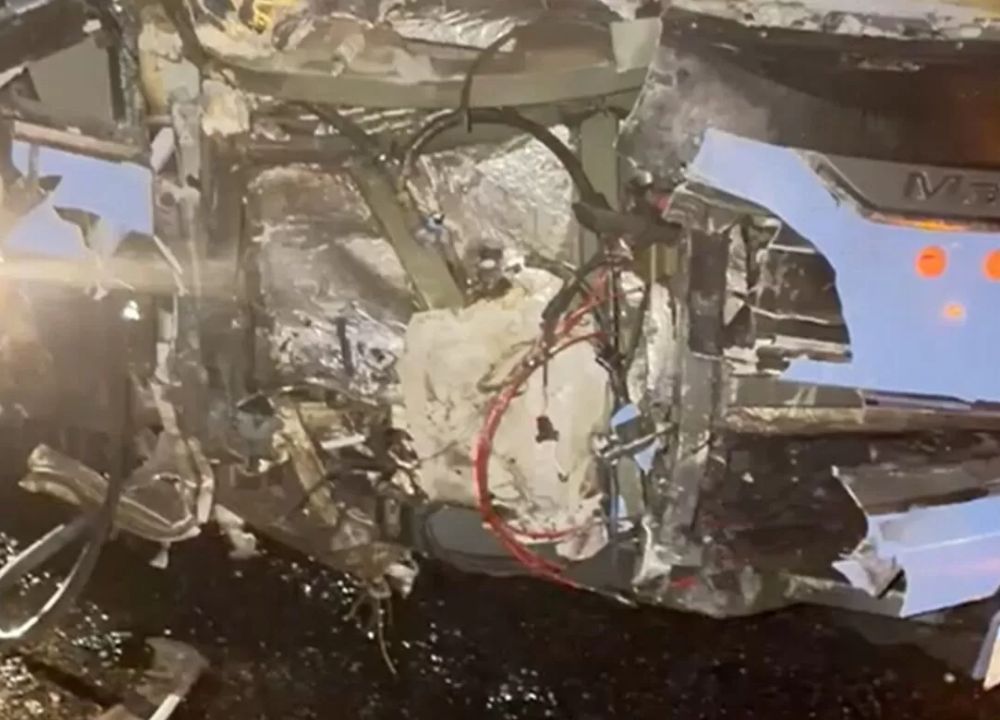 Ônibus da Guanabara que saiu de Parnaíba com destino a Fortaleza se envolve em grave acidente na BR-222