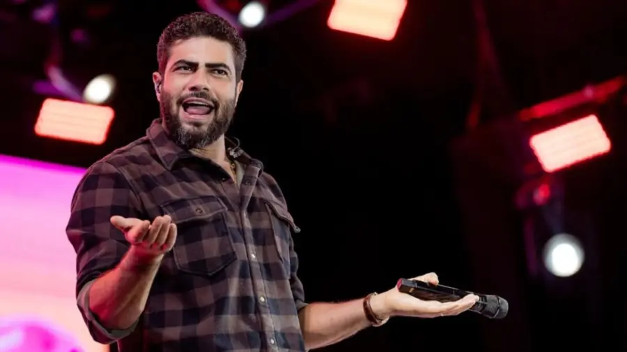 Cantor Sertanejo Henrique