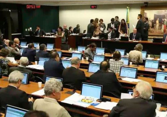 CCJ da Câmara retoma votação de PEC que reduz maioridade penal para 16 anos