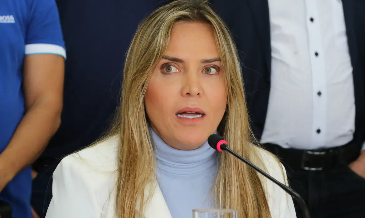 Celina Leão