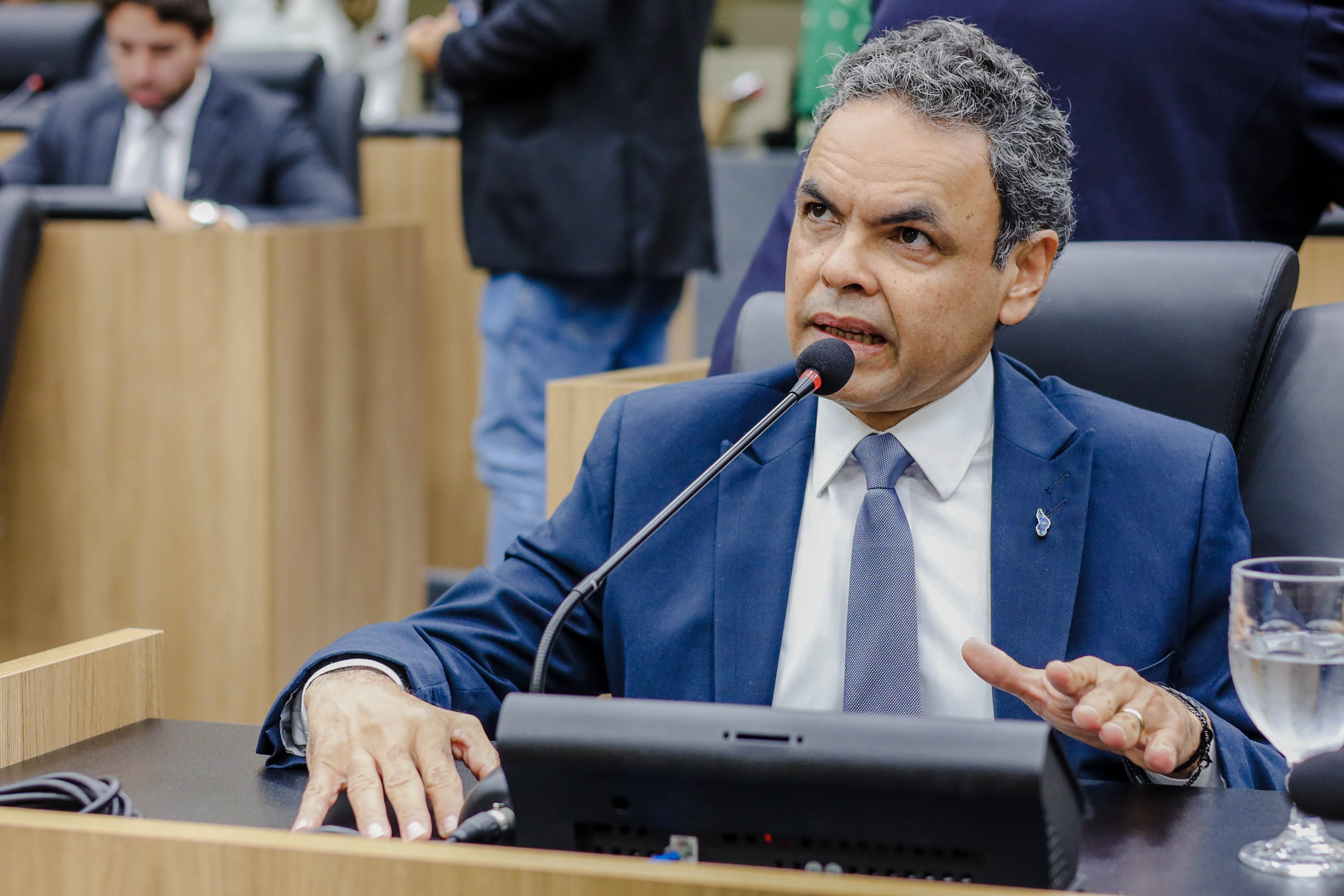 Dr. Gil Carlos