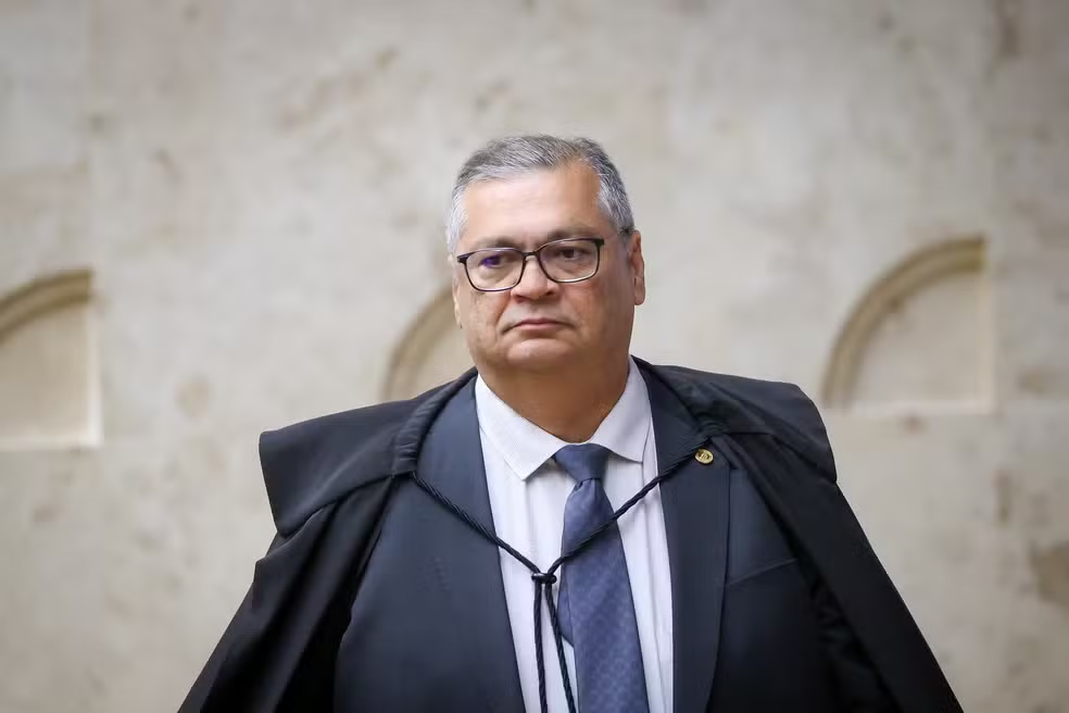 Flávio Dino cancela ida ao Fórum de Lisboa após acidente doméstico; ministro teve fratura no pé