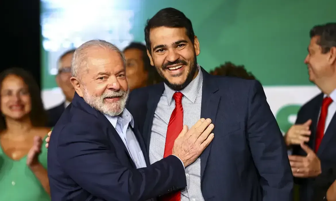 Lula diz a aliados que não aceitou derrota e insistirá em Messias no STF