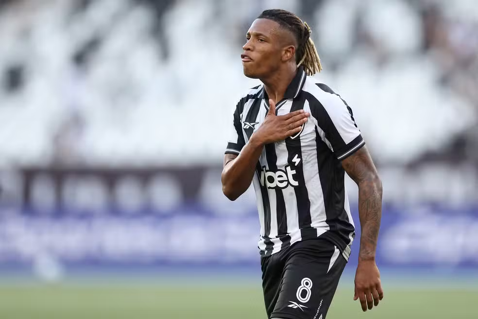 Risco de lesão, projeto Copa e interesse de Palmeiras e Flamengo tiram Danilo de jogo do Botafogo