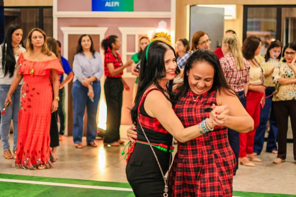 Arraiá da Alepi celebra tradições juninas em clima de Copa do Mundo
