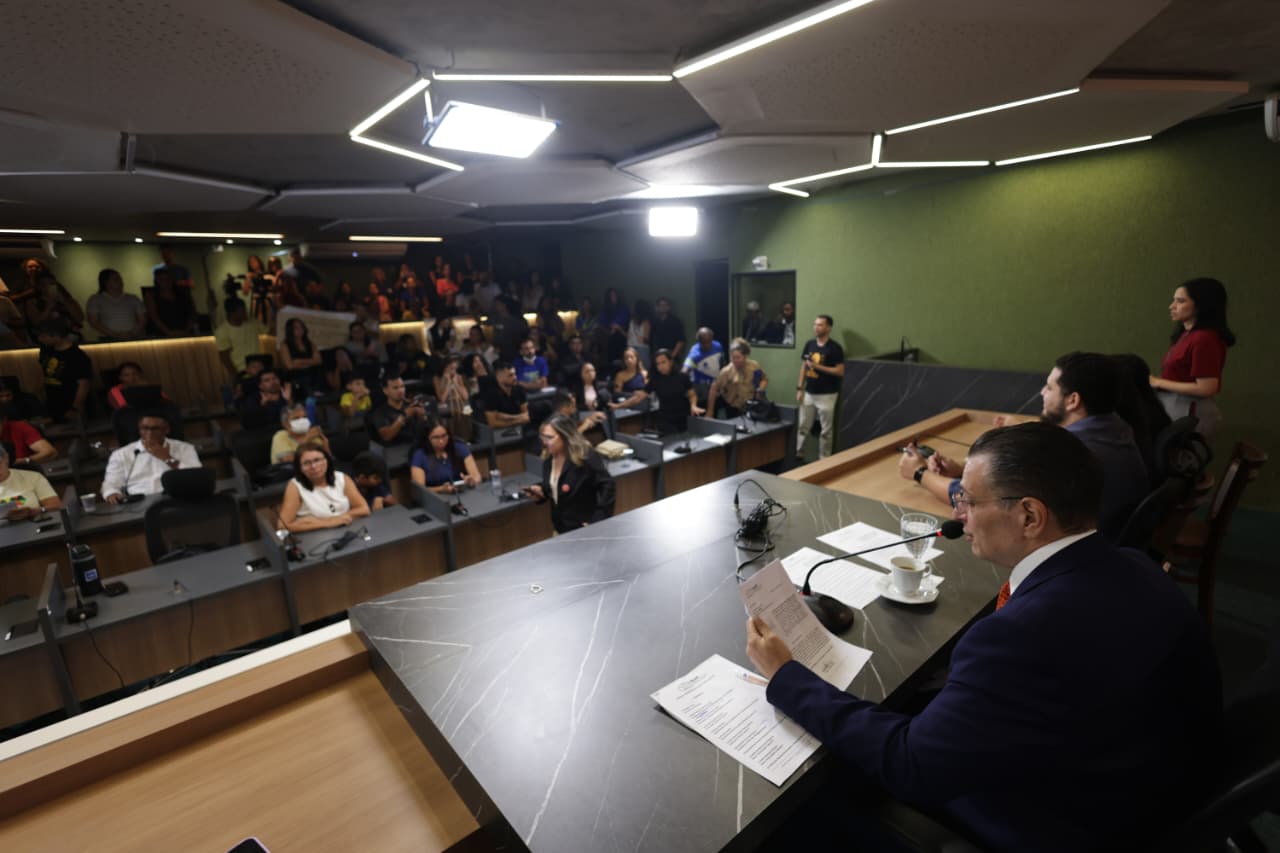 Audiência pública debate inclusão de pessoas surdas