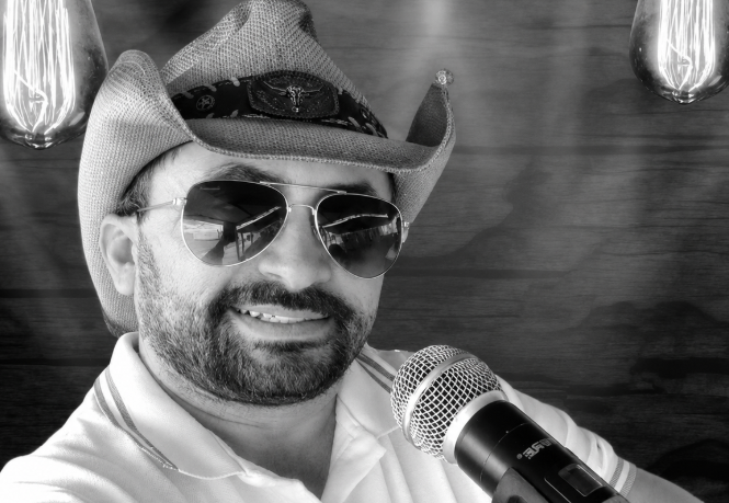 Cantor Jailson Leal morre em grave acidente entre Campo Grande e Vila Nova do Piauí