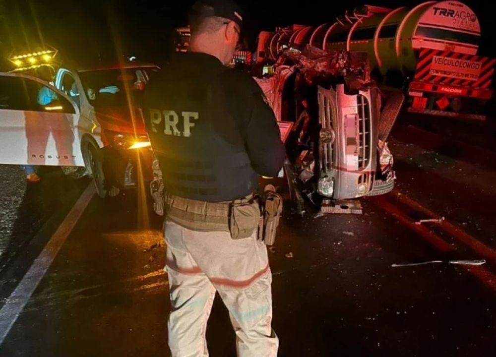 Criança de 3 anos e outras duas pessoas morrem em grave acidente causado por ultrapassagem proibida na BR-376
