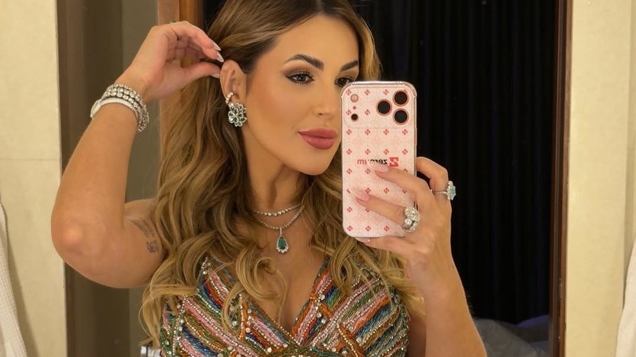 Deolane Bezerra