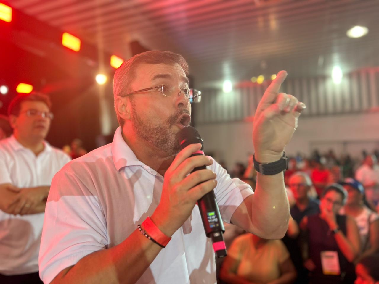Deputado Fábio Novo em discurso