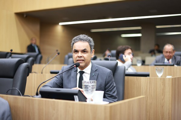 Dr. Gil Carlos