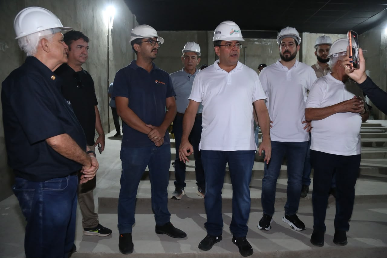 Em Esperantina, Rafael Fonteles acompanha reforma do Teatro Diniz Chaves e autoriza novos investimentos