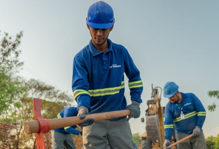 Expansão da rede de esgoto chega a seis bairros de Teresina nesta semana