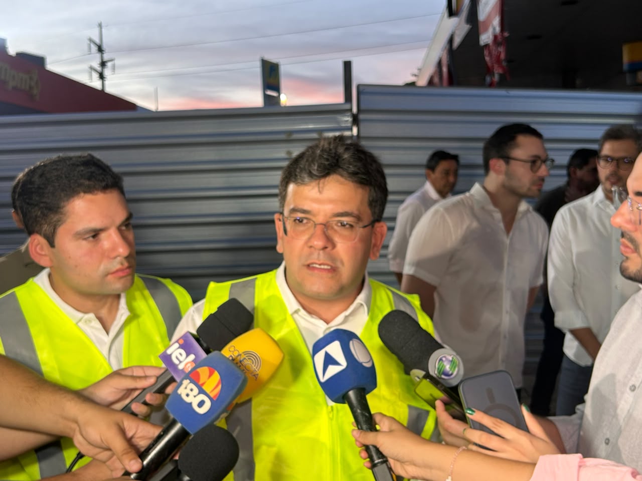 Governador Rafael Fonteles entrega asfaltamento Zona Leste