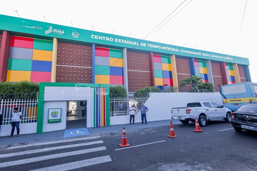 Governo do Estado fortalece educação em Teresina com escolas padrão ouro, maior investimento da Uespi e concurso para professores