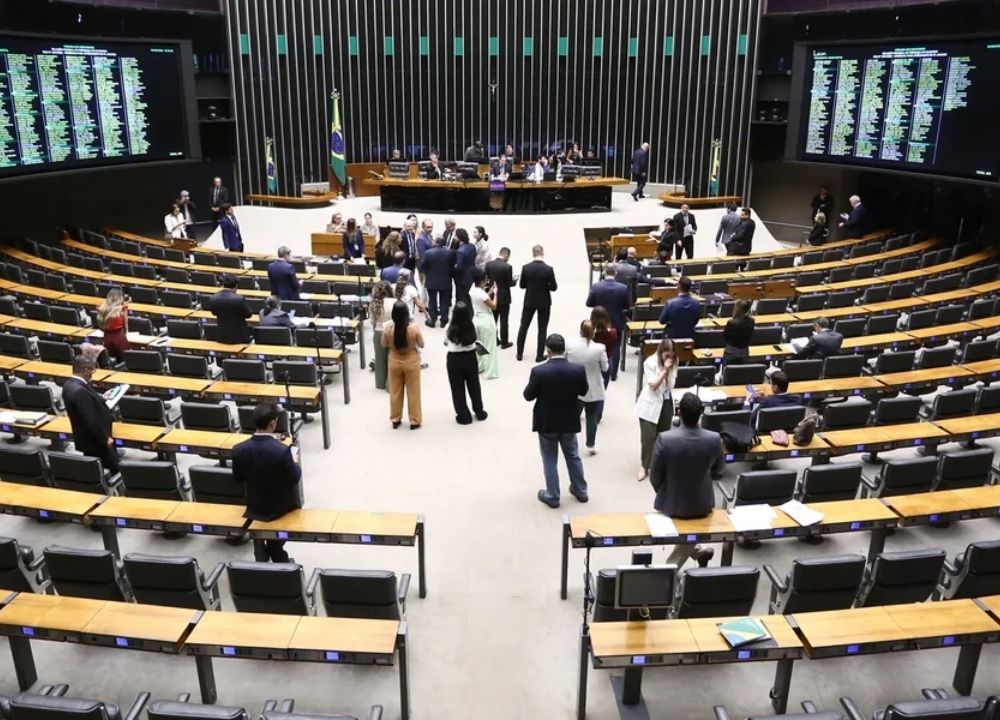 Governo Lula retira urgência de projeto sobre fim da escala 6x1