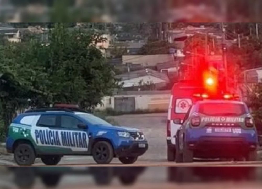 Homem mata mulher a facadas dentro de casa após discussão e foge